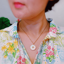 Shine Compass Open Locket Pendant Necklace: Silver