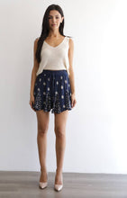 BS909-SK45-WA88 TIE SMOCKED WAIST PRINTED SHORTS: NAVY OVERDYE / M