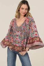 C2584-A928 V NECK SMOCKED BUST WIDE FLARE BELL SLEEVE PRINTE: MULTI / L