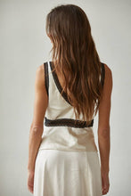 L8810 | Woven Satin Contrast Lace Trim Detail Sleeveless Top: Black / M