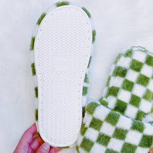 Luxe Lounge Checker Cozy Slipper: Black / L/XL