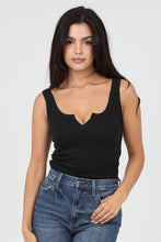 X2DF9-ASIS NOTCH NECK RIB KNIT TANK TOP: WHITE / L