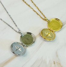 Shine Compass Open Locket Pendant Necklace: Silver
