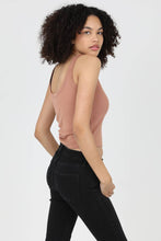 X2DF9-ASIS NOTCH NECK RIB KNIT TANK TOP: WHITE / L