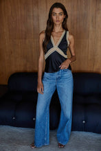 L8810 | Woven Satin Contrast Lace Trim Detail Sleeveless Top: Black / M