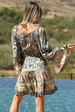 C4D35-A908 V NECK SMOCKED BODICE LONG BELL SLEEVE LACE TRIM : MINT / M