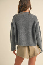T3823   LETTER FRONT SWEATER TOP: CREAM_NY / L