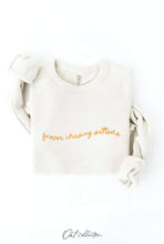 FOREVER CHASING SUNSETS  Graphic Sweatshirt: VINTAGE WHITE LONG SLEEVE / S