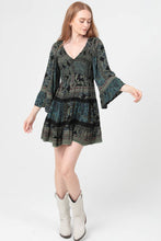 C4D35-A908 V NECK SMOCKED BODICE LONG BELL SLEEVE LACE TRIM : MINT / M
