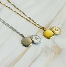 Shine Compass Open Locket Pendant Necklace: Silver