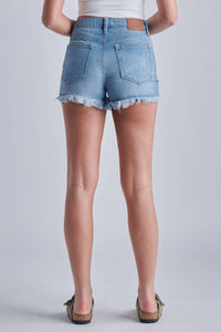 MEDIUM WASH GRINDED FRAYED MOM SHORTS