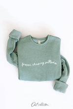 FOREVER CHASING SUNSETS  Graphic Sweatshirt: VINTAGE WHITE LONG SLEEVE / M