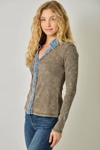 60719 Washed Thermal Button Down Top: Melange Grey / Small