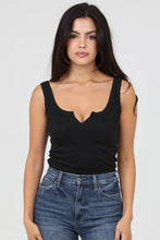 X2DF9-ASIS NOTCH NECK RIB KNIT TANK TOP: WHITE / M