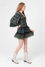 C4D35-A908 V NECK SMOCKED BODICE LONG BELL SLEEVE LACE TRIM : MINT / L