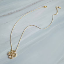 Golden Clover Crystal Necklace – Modern Radiance