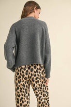 T3823   LETTER FRONT SWEATER TOP: CREAM_NY / L