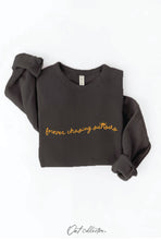 FOREVER CHASING SUNSETS  Graphic Sweatshirt: VINTAGE WHITE LONG SLEEVE / S