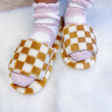 Luxe Lounge Checker Cozy Slipper: Sweet Brown / S/M