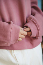 WEEKENDS COFFEE AND DOGS  Mid Graphic Sweatshirt: HEATHER DUST / M