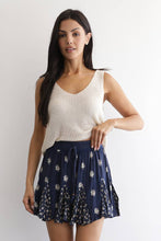 BS909-SK45-WA88 TIE SMOCKED WAIST PRINTED SHORTS: NAVY OVERDYE / L