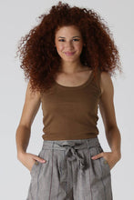 RIB KNIT TANK: COCOA BROWN