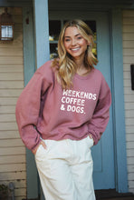WEEKENDS COFFEE AND DOGS  Mid Graphic Sweatshirt: HEATHER DUST / M