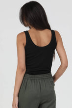 X2DF9-ASIS NOTCH NECK RIB KNIT TANK TOP: WHITE / S