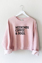 WEEKENDS COFFEE AND DOGS  Mid Graphic Sweatshirt: HEATHER DUST / M