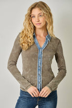 60719 Washed Thermal Button Down Top: Melange Grey / Small